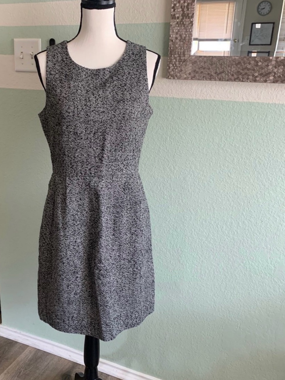 J.Crew Sleeveless Gray Textured Sheath Dress Women’s 6